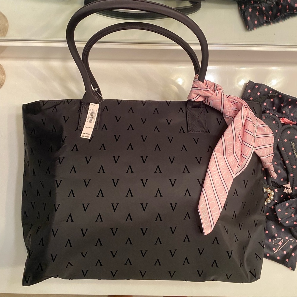 Victoria's Secret Heart slippers size medium and tote - Picture 3 of 10